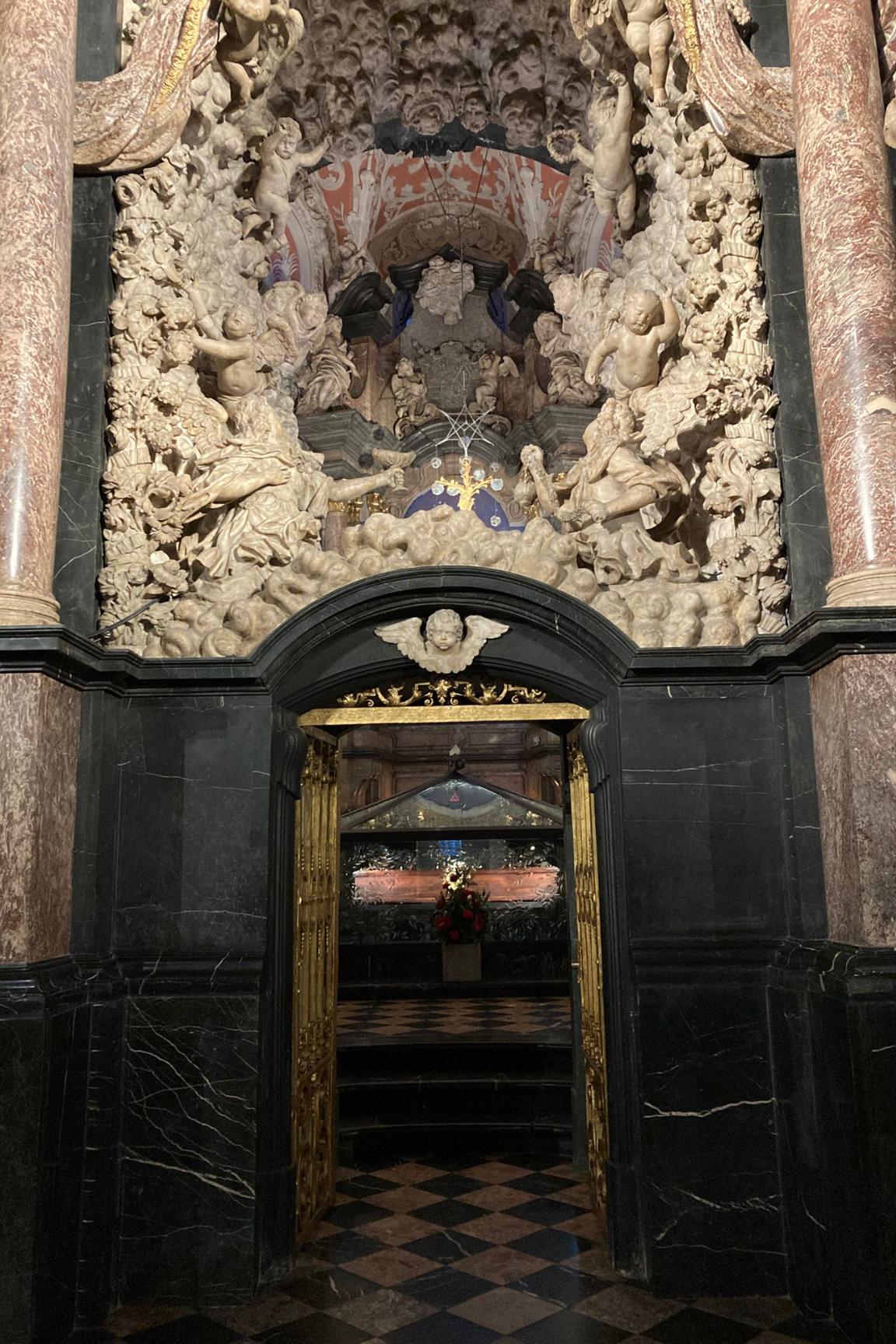 Blick in die Heilig-Rock-Kapelle