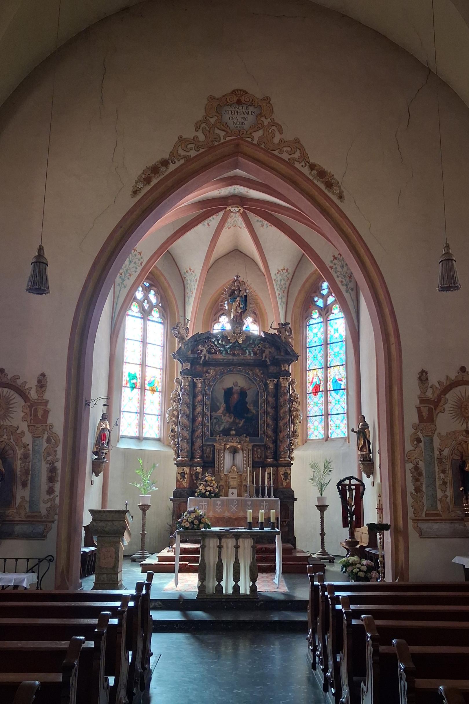 Blick in die Kirche St. Stephanus Leiwen