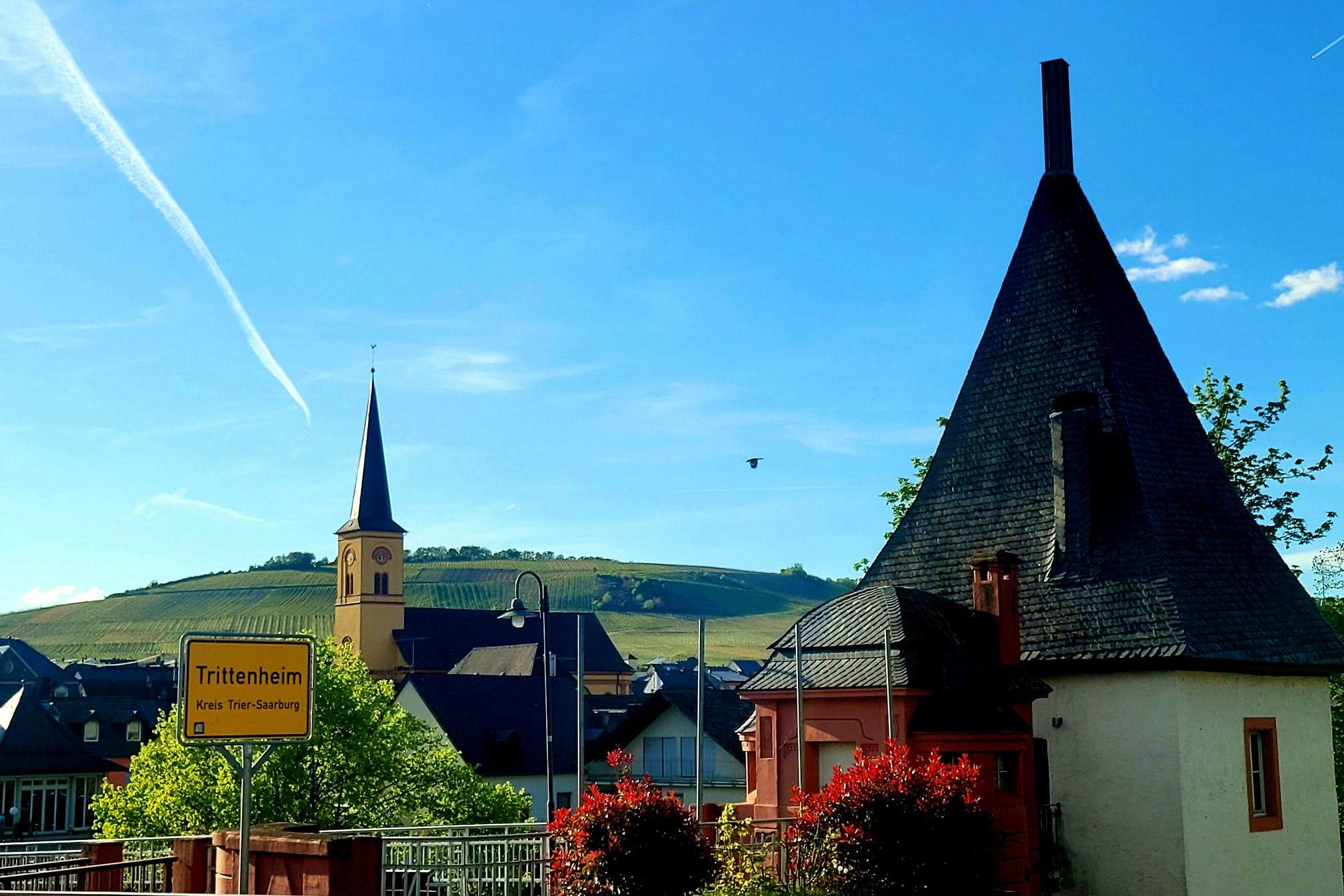 Trittenheim mit Kirche
