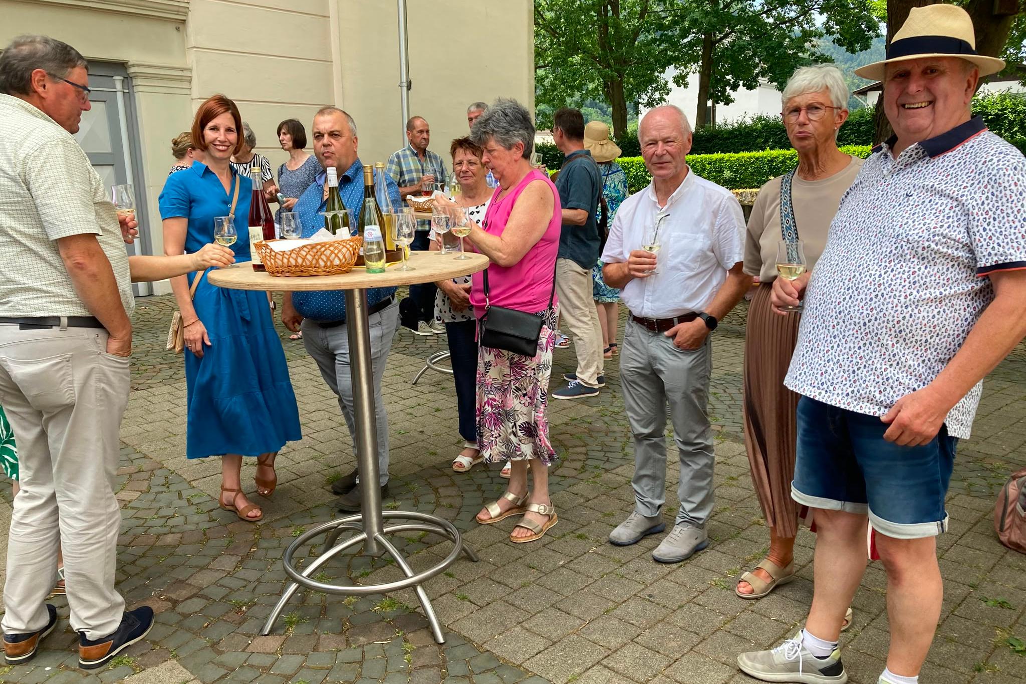 Umtrunk Gründungsmesse
